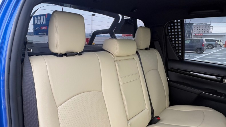 内装後方シート