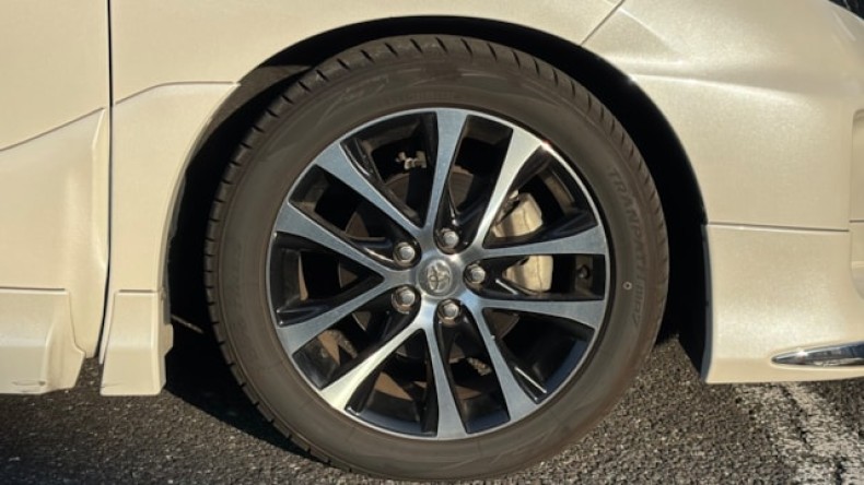 タイヤホイール前