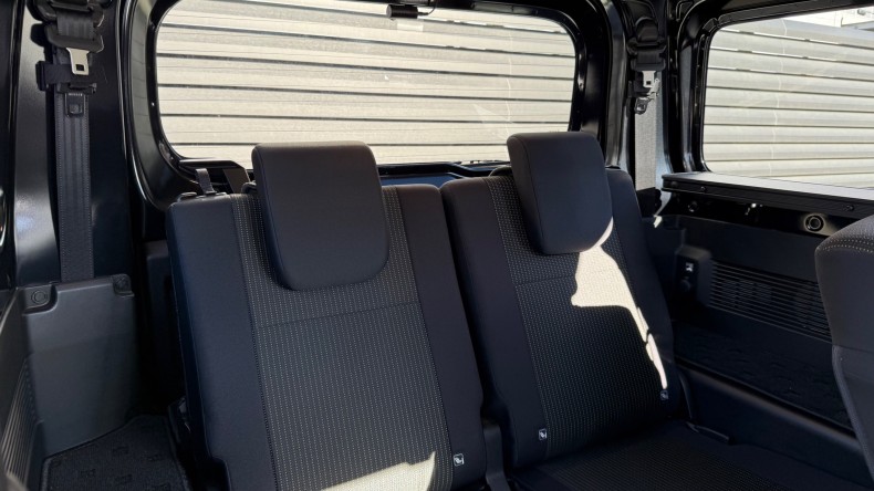 内装後方シート