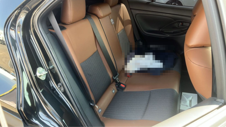 内装後方シート