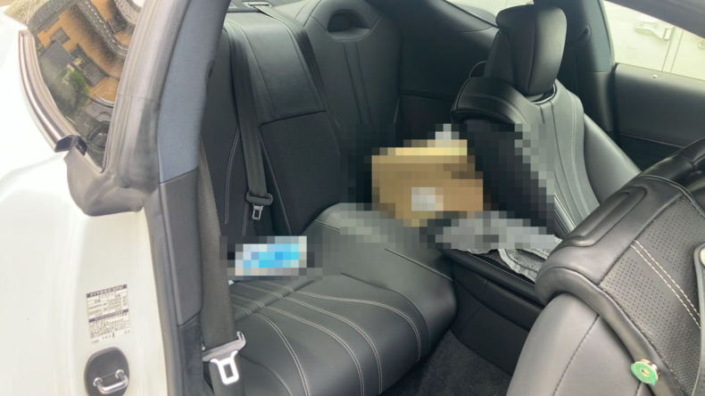 内装後方シート