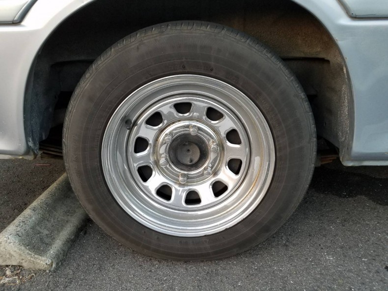 タイヤホイール前