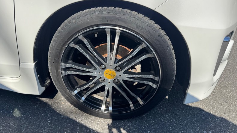 タイヤホイール前