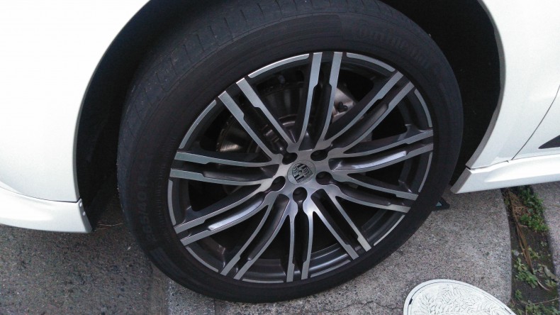 タイヤホイール前