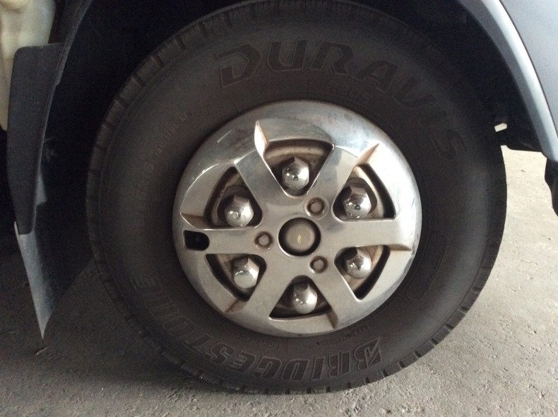 タイヤホイール前