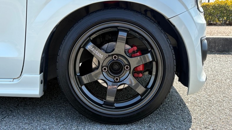 タイヤホイール前