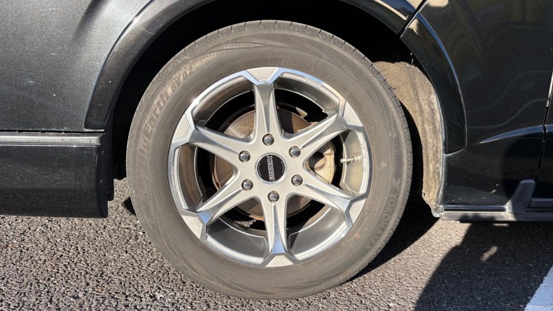 タイヤホイール前