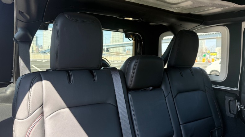 内装後方シート