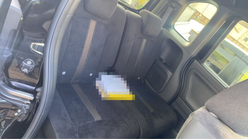 内装後方シート