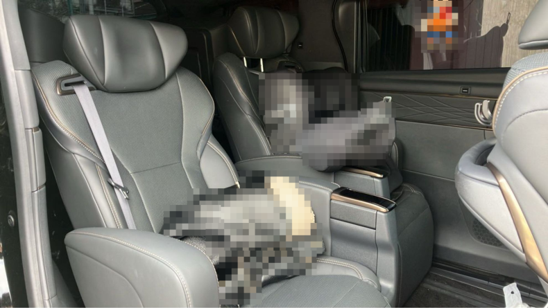 内装後方シート