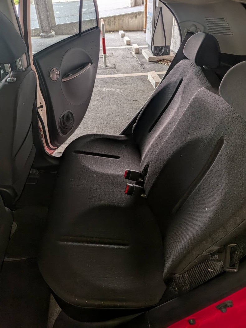 内装後方シート