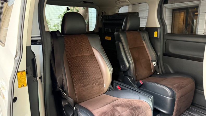 内装後方シート