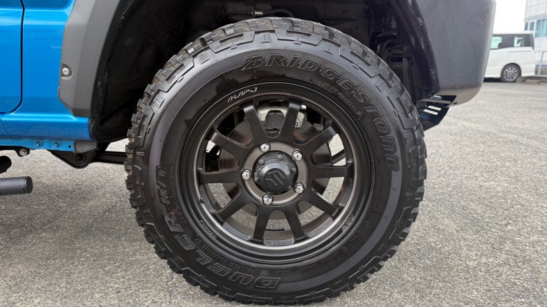 タイヤホイール前