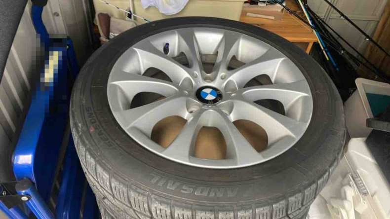 タイヤホイール前