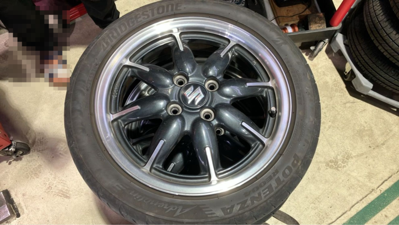 タイヤホイール前