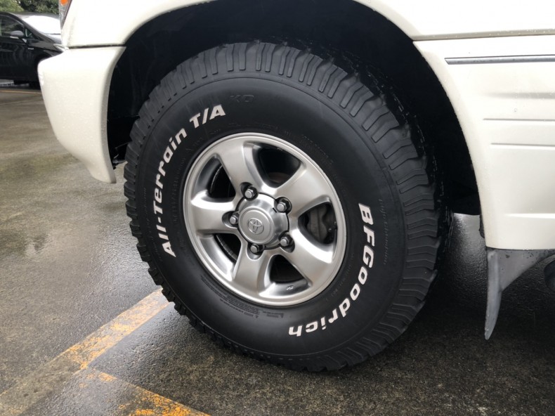 タイヤホイール前