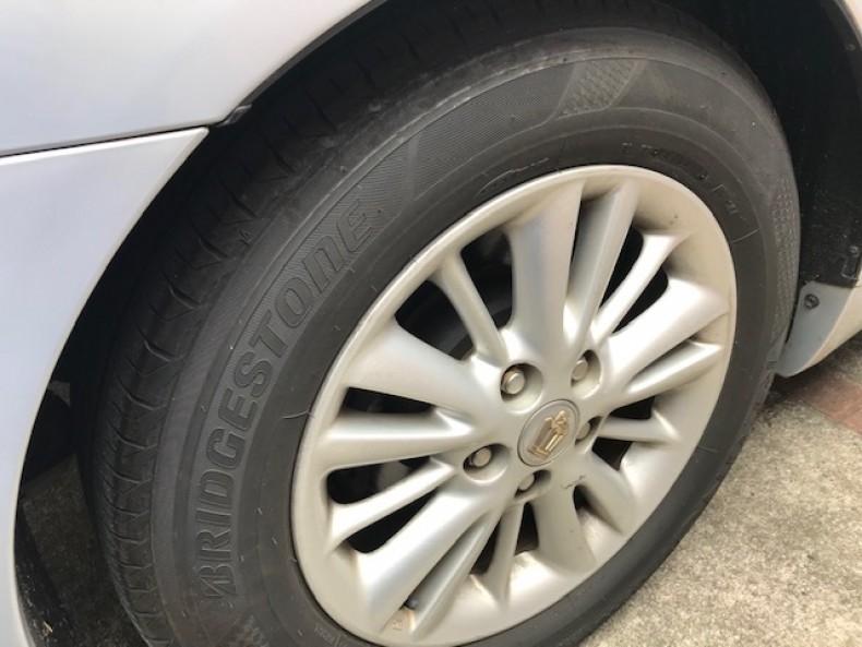 タイヤホイール前