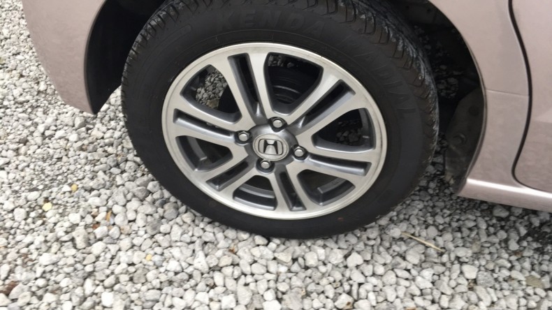 タイヤホイール前