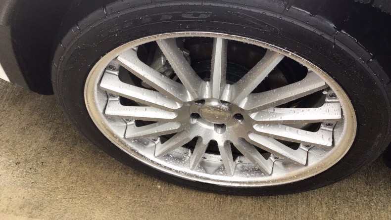 タイヤホイール前