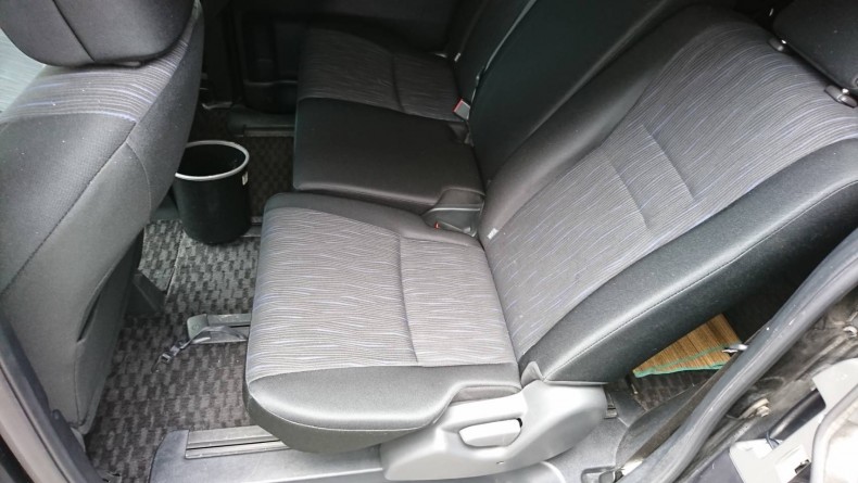 内装後方シート