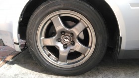 タイヤホイール前