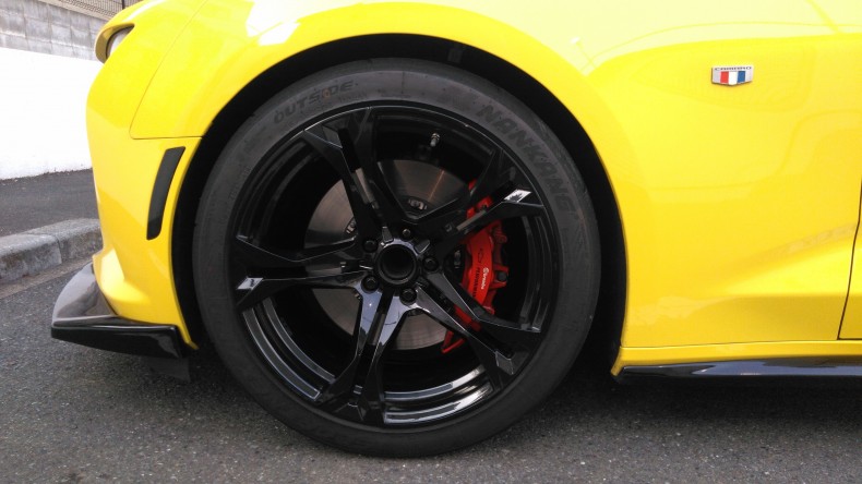 タイヤホイール前