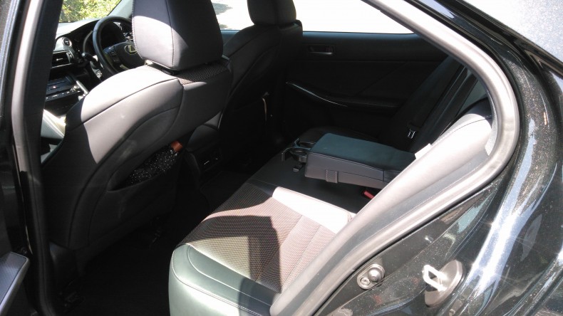 内装後方シート