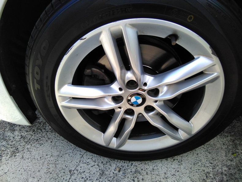 タイヤホイール前