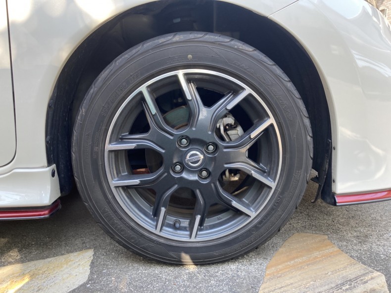 タイヤホイール前