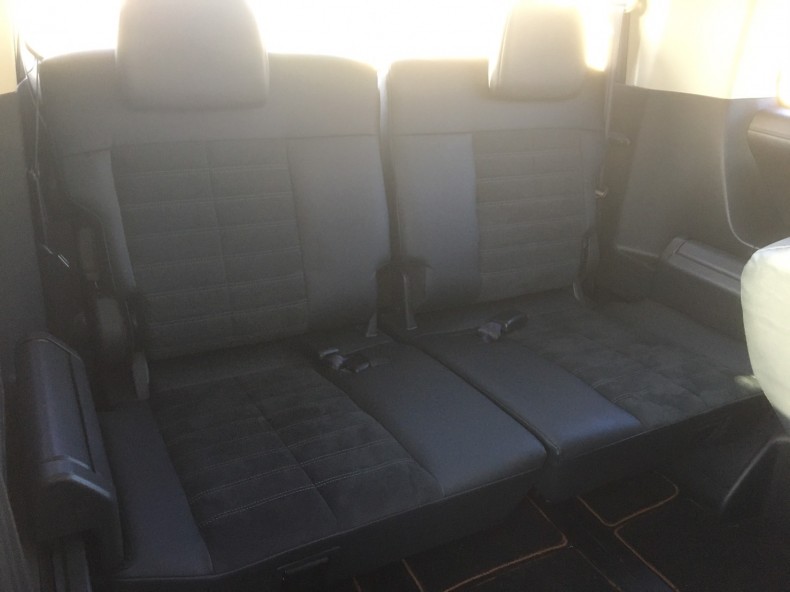 内装後方シート