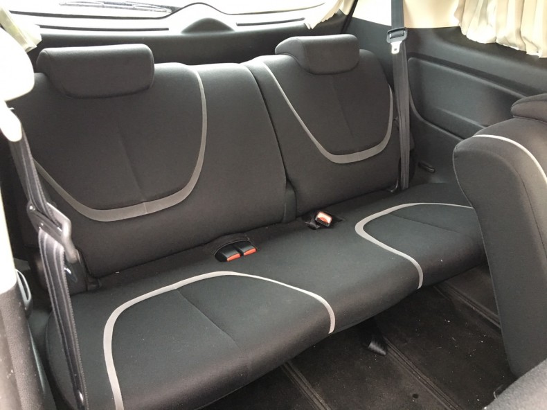 内装後方シート