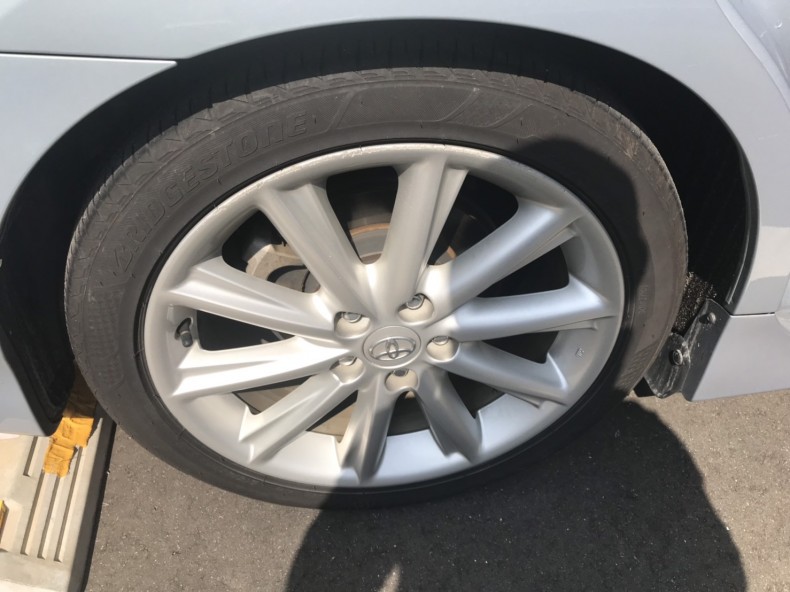 タイヤホイール前