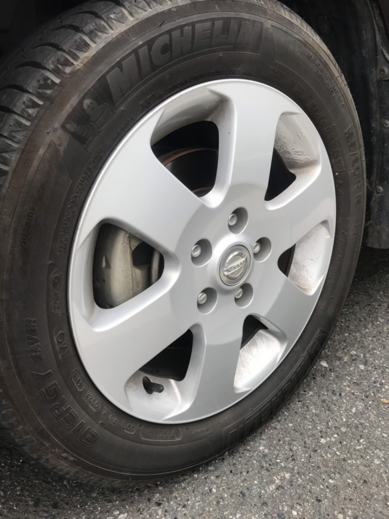 タイヤホイール前