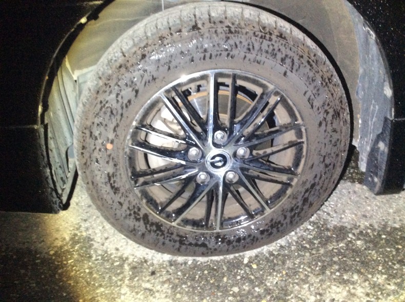 タイヤホイール前