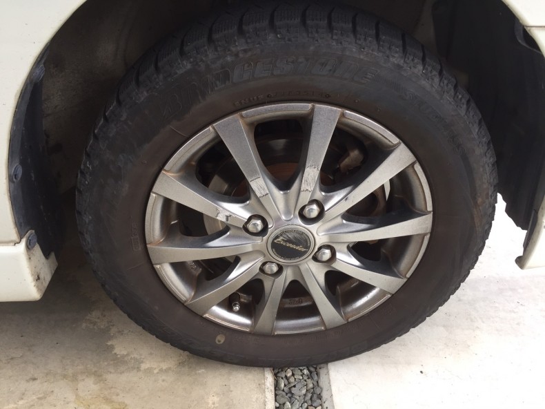 タイヤホイール前