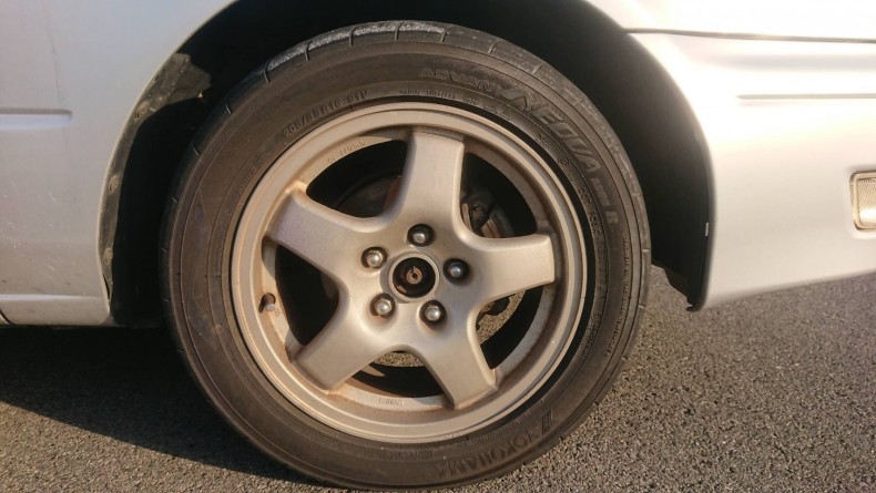 タイヤホイール前