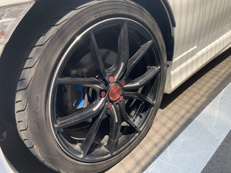 タイヤホイール前