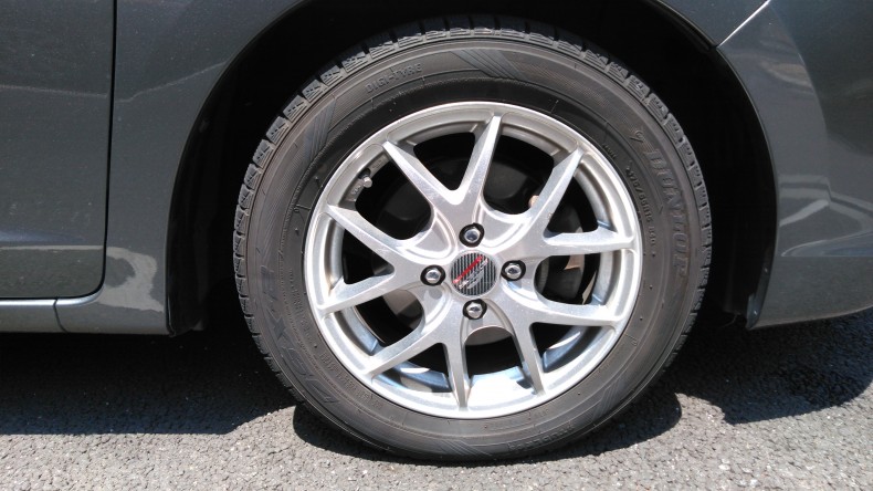 タイヤホイール前