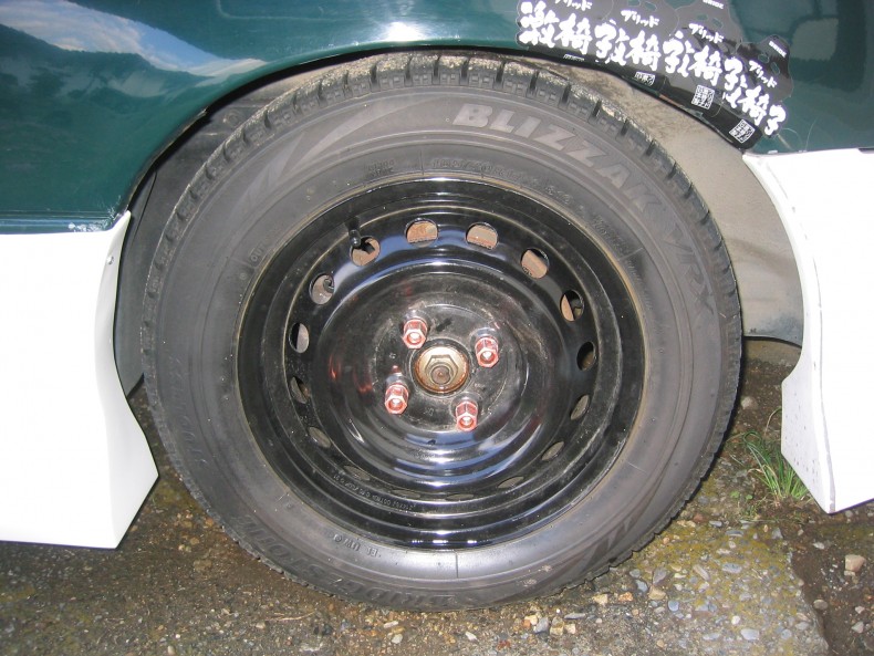 タイヤホイール前