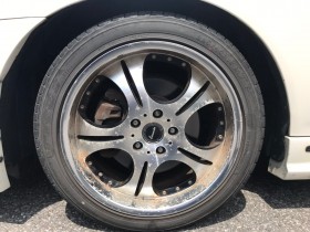 タイヤホイール前