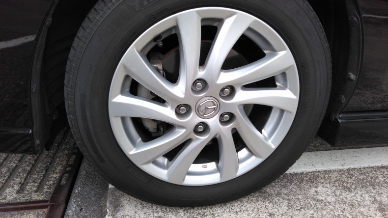 タイヤホイール前