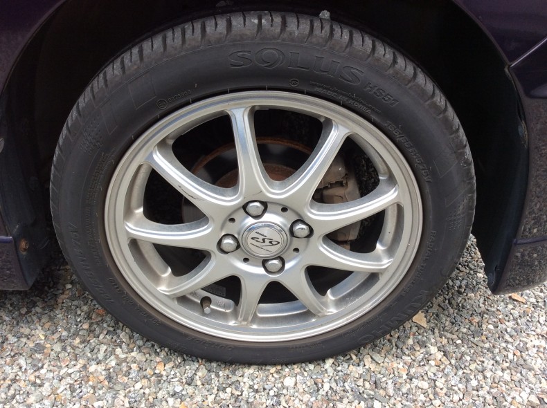 タイヤホイール前