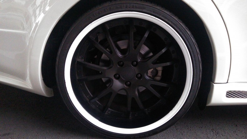 タイヤホイール前