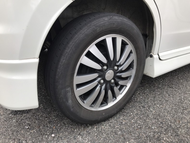 タイヤホイール前