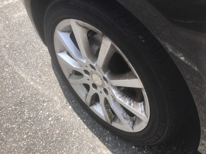 タイヤホイール前