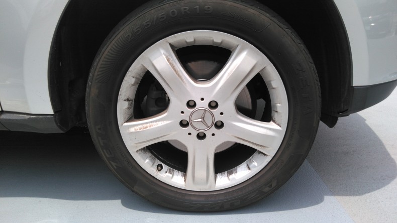 タイヤホイール前