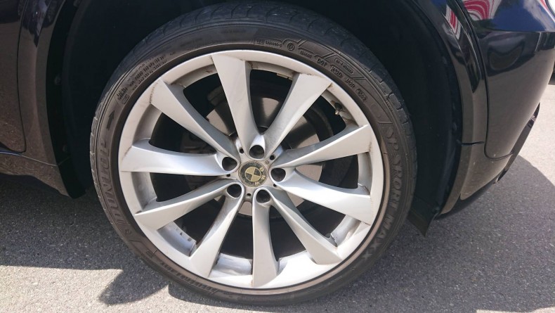 タイヤホイール前