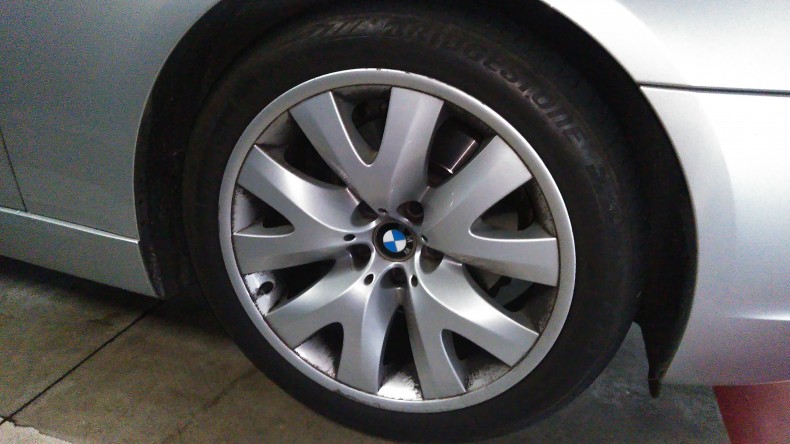 タイヤホイール前