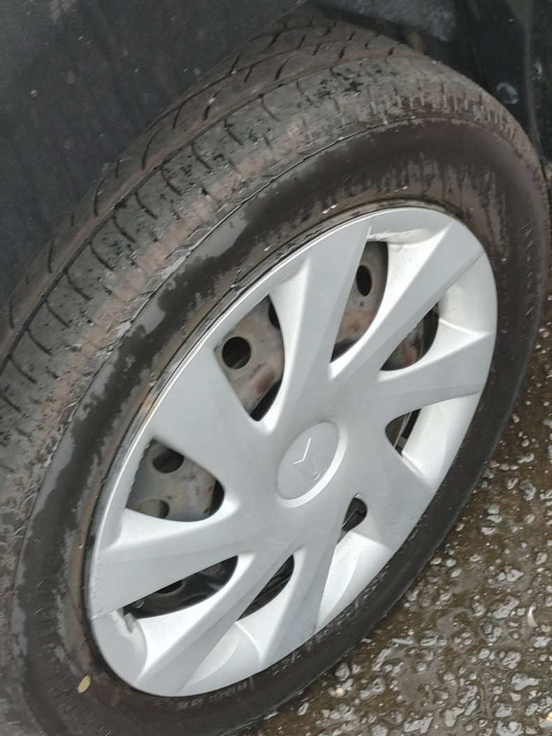 タイヤホイール前