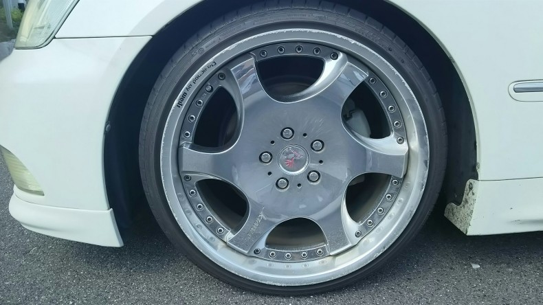 タイヤホイール前